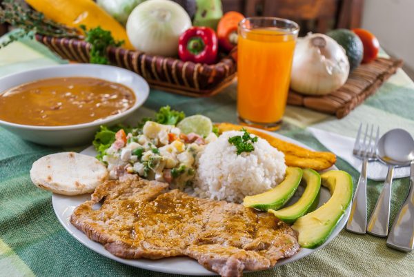 Opción 3. Almuerzo fríjoles y seco